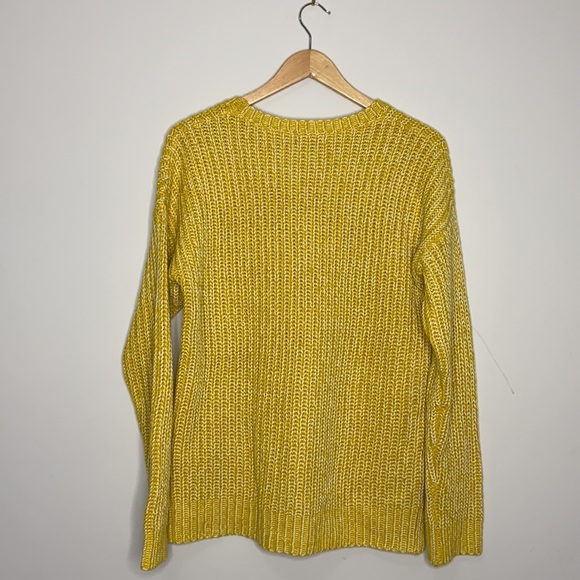 Yellow & White Crewneck Knit Sweater - Picture 4 of 13